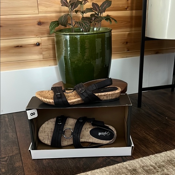 Jaclyn Smith Black Sandals with Cork Detail - Picture 1 of 4